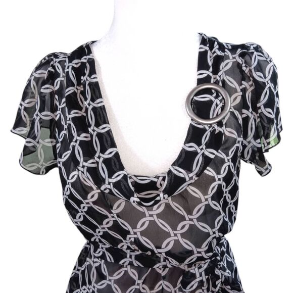 Maurices Low Cut Belted Sheer Tunic Blouse Women's Sz M Top Black White Geo - Picture 2 of 10